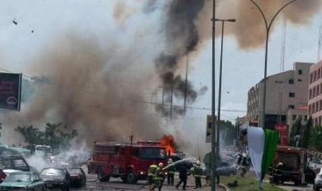Автомобиль взорвался вблизи мечети в столице Йемена